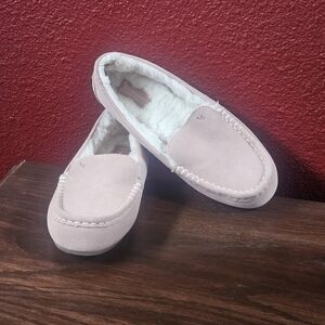 Koolaburra Pink and White Moccasins with Suede‎ Finish